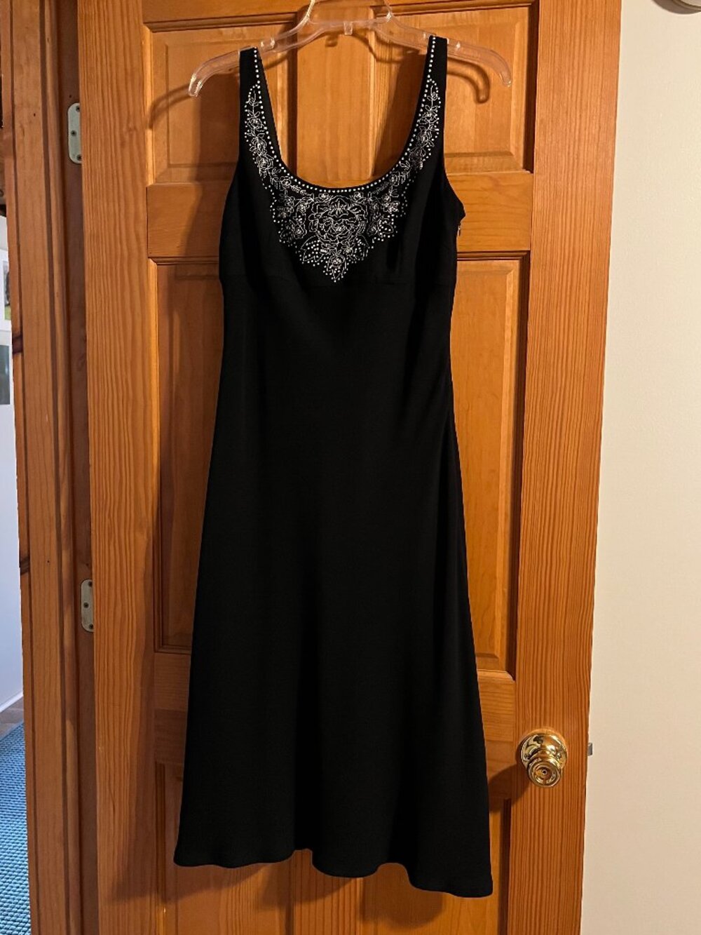Vintage 90's Maggie London Embroidered LBD Scoop Neck Dress Black 8